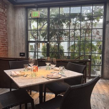 Tar & Roses - Dining room - New American Near Me - Santa Monica, California Tar & Roses - Dining room - New American Near Me - Santa Monica, California