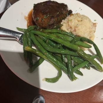 Elbow Room - 8oz. Center Cut Filet Mignon green beans and mashed potatoes - New American Near Me - Fresno, California