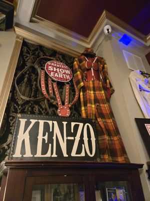 Illusions Bar & Theater by null