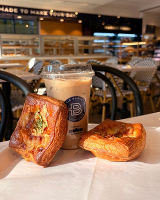 Paris Baguette by null