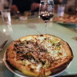 Root & Vine - Artichoke pizza