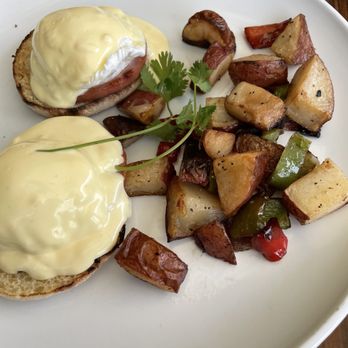 Sunny Side Solana - Traditional Benedict - Breakfast & Brunch Near Me - Solana Beach, California Sunny Side Solana - Traditional Benedict - Breakfast & Brunch Near Me - Solana Beach, California