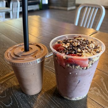 Bowlology - Chocolate Monster Smoothie, PB Lover Bowl - Juice Bars & Smoothies Near Me - Las Vegas, Nevada Bowlology - Chocolate Monster Smoothie, PB Lover Bowl - Juice Bars & Smoothies Near Me - Las Vegas, Nevada