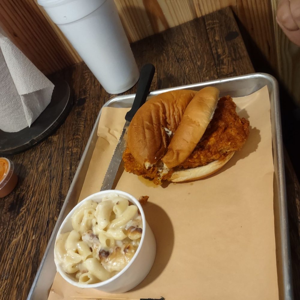 375 Social Kitchen - Chicken sandwich - Asian Fusion Near Me - Universal City, Texas 375 Social Kitchen - Chicken sandwich - Asian Fusion Near Me - Universal City, Texas
