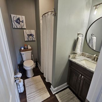 Royalty Paint & Home improvements - 3/4 bath. Removed popcorn ceiling and then painted entire room including doors, base, and casing. - Painters Near Me Royalty Paint & Home improvements - 3/4 bath. Removed popcorn ceiling and then painted entire room including doors, base, and casing. - Painters Near Me