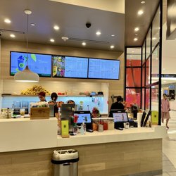 Real Fruit Bubble Tea - Cashier area