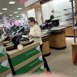 Boscov's Travel - Extremely rude associate named Amy
