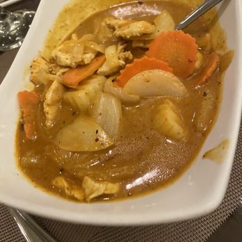 Pad Thai - Yellow curry chicken 4/5 - Thai Near Me - Saint Louis, Missouri Pad Thai - Yellow curry chicken 4/5 - Thai Near Me - Saint Louis, Missouri
