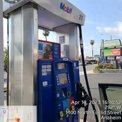 Mobil - Great  service  here.
