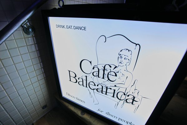 Cafe Balearica by null