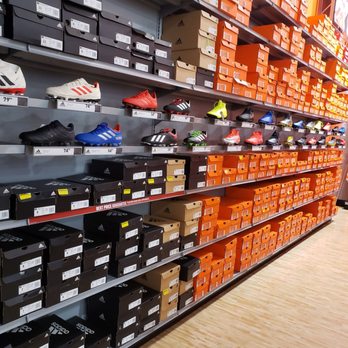 DICK'S Sporting Goods - Cleats - Sports Wear Near Me - Plantation, Florida