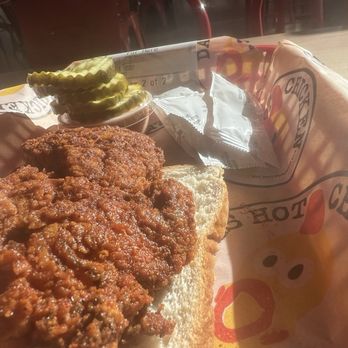 Dave's Hot Chicken - Extra Hot Tenders - Chicken Shop Near Me - Aventura, Florida