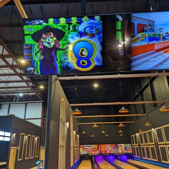 Hard Rock Hotel - Bowling Alley! - Hotels Near Me - Puerto Aventuras, ROO