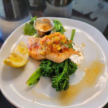Birdseye Rooftop Restaurant and Bar - Baked salmon with veggies - Cocktail Bars Near Me - La Jolla, California Birdseye Rooftop Restaurant and Bar - Baked salmon with veggies - Cocktail Bars Near Me - La Jolla, California