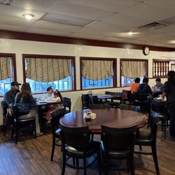 Chow's Chinese Restaurant - Dining area