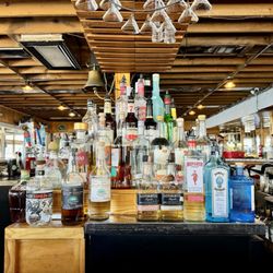 Dockside Seafood Market - Bar