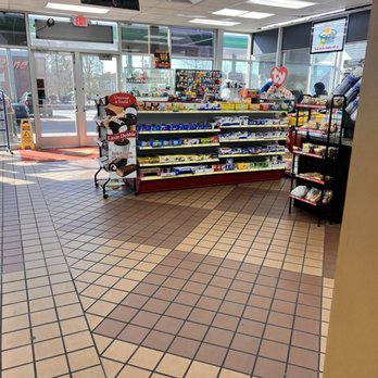 bp - a view of a grocery store - Gas Stations Near Me - Locust Grove, Georgia