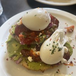 Moose Coffee - Avo toast w poached eggs