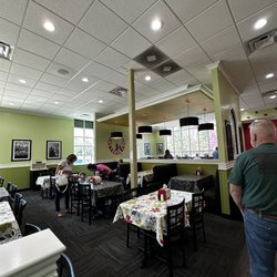 Chicken Salad Chick - Dine in area