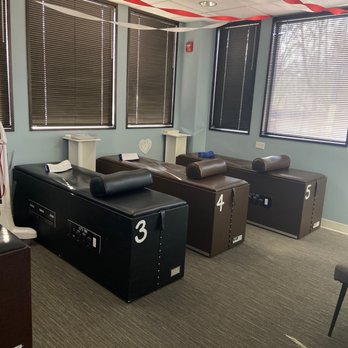 Active Family Wellness - Therapy tables - Chiropractors Near Me - Fairfax, Virginia