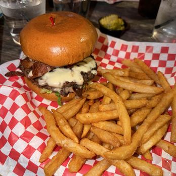 Kelliann's Bar & Grill - Cheeseburger - Bars Near Me - Philadelphia, Pennsylvania Kelliann's Bar & Grill - Cheeseburger - Bars Near Me - Philadelphia, Pennsylvania