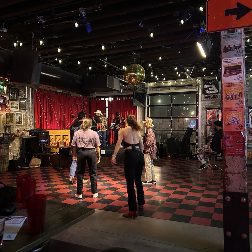 Broken Hearts - Wine Bars Near Me - Chicago, Illinois Broken Hearts - Wine Bars Near Me - Chicago, Illinois