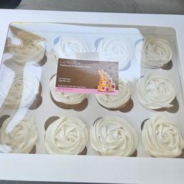 Dozen vanilla cupcakes with gender reveal color inside! Dozen vanilla cupcakes with gender reveal color inside!