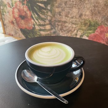 La Pepiniere des Batignolles - Matcha latte avec lait d'avoine (matcha latte with oat milk) - Cafes Near Me - Paris, 75