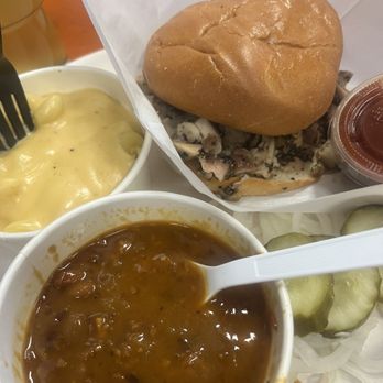 Thompson Brewing - Barbecue chicken sandwich with baked beans & Mac & cheese - American Near Me - Riverside, California