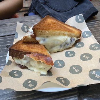 Sundays Well - Grilled Cheese w/ Caramelized Onions - Gastropubs Near Me - New York, New York Sundays Well - Grilled Cheese w/ Caramelized Onions - Gastropubs Near Me - New York, New York