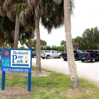 Brohard Paw Park & Beach - Sign at the entrance to the park. - Dog Parks Near Me - Venice, Florida