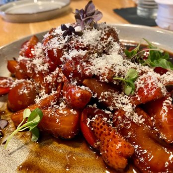 600 Kitchen & Bar - Strawberry bruschetta - American Near Me - Kalamazoo, Michigan