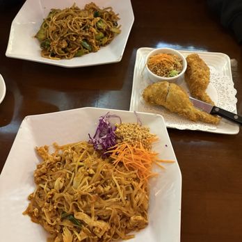 Bua Thai Cuisine - food - Thai Near Me - Claremont, California