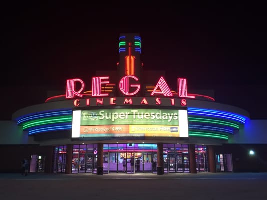 Regal Round Lake Beach 550 E Rollins Rd Round Lake Beach Il Movie Theatres Mapquest