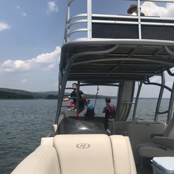 Lacey's Narrows Marina - Marinas Near Me - Greers Ferry, Arkansas