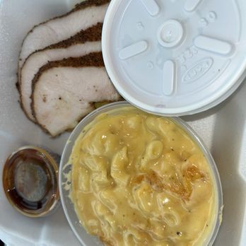 Sunbird Barbecue - Turkey breast sandwich with macaroni and cheese - Barbeque Near Me - Longview, Texas
