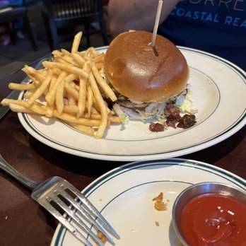 Daily Grill - Chicken sandwich - American Near Me - Los Angeles, California
