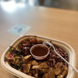 sweetgreen - Healthy Salads, Wraps, and Bowls - BBQ Chicken + Squash Plate