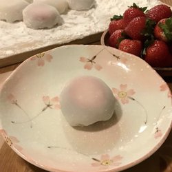 Strawberry red bean mochi, so delicious and fresh!