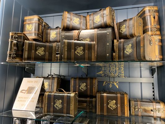 The Harry Potter Shop At Platform 9 3 4 450 Photos 196 Reviews Hobby Shops King S Cross Station London United Kingdom Yelp