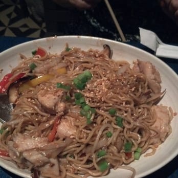 bashi - Garlic noodles w chicken - Asian Fusion Near Me - Rancho Palos Verdes, California