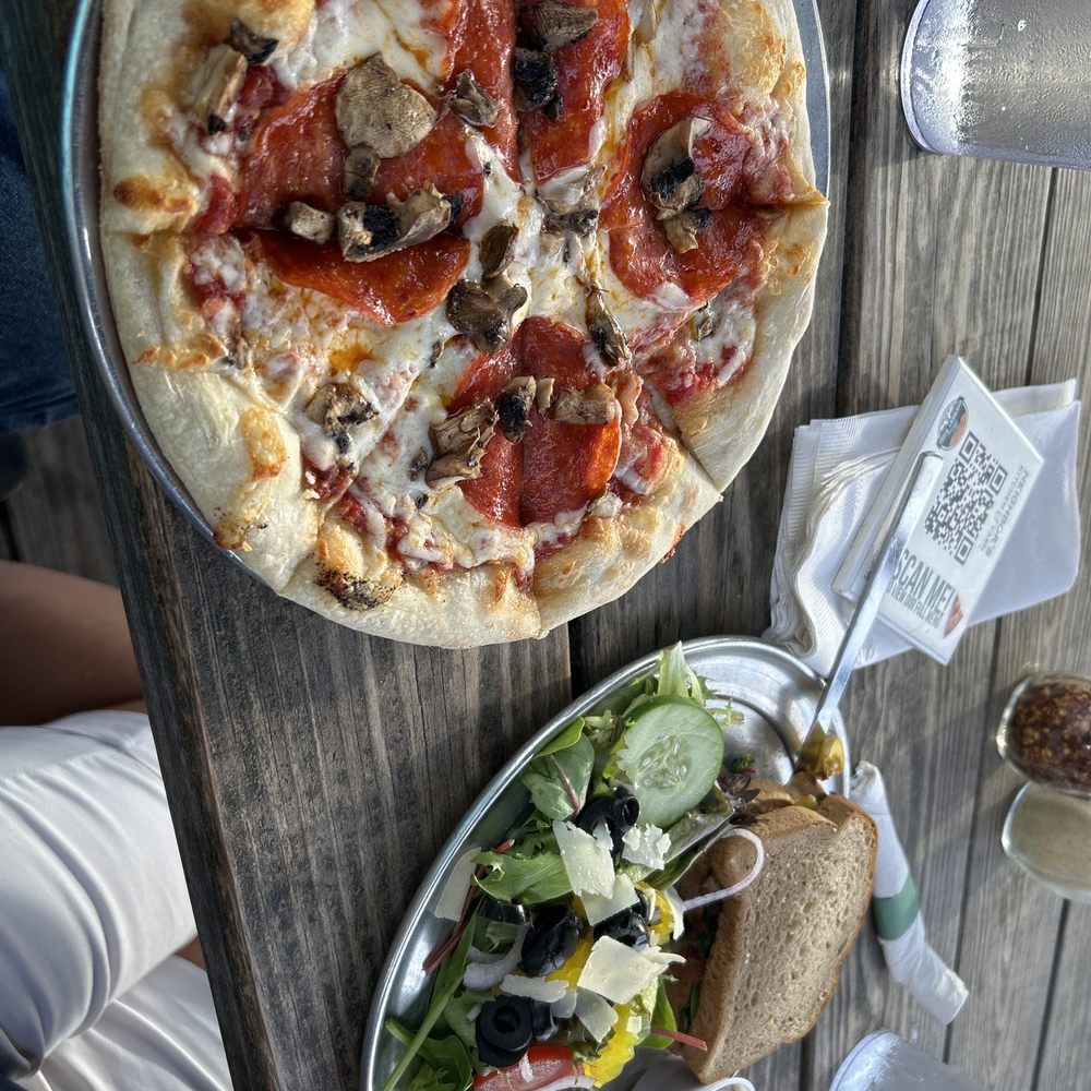 Neighbor's Kitchen & Yard - Pizza and hippy dippy - Pizza Near Me - Bastrop, Texas