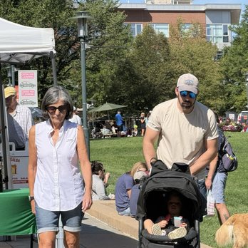 Stapleton Farmers Market - Buying produce - Farmers Market Near Me - Denver, Colorado Stapleton Farmers Market - Buying produce - Farmers Market Near Me - Denver, Colorado