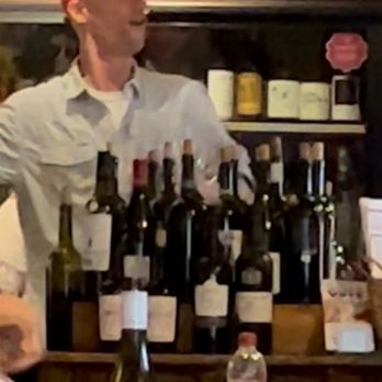 Lincoln Street - Rude manager that yells and curses at customers. - Wine Bars Near Me - Fredericksburg, Texas