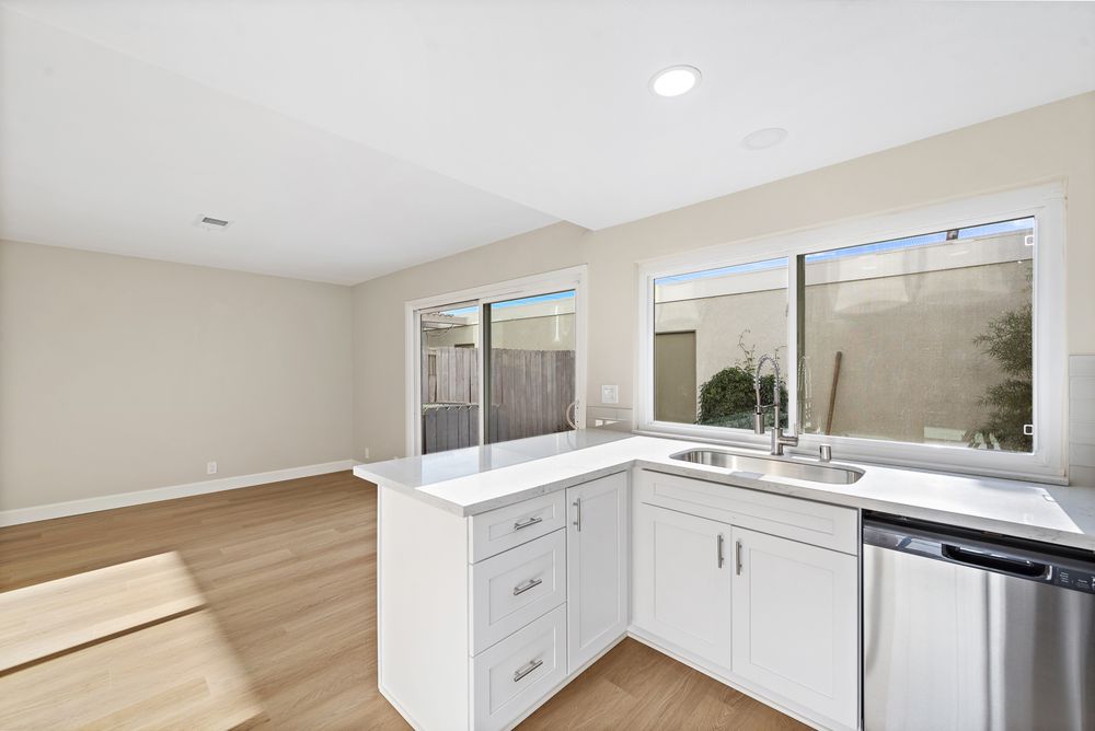 RESOLUTE PROPERTY SOLUTIONS Updated July 2024 33 Photos 2372