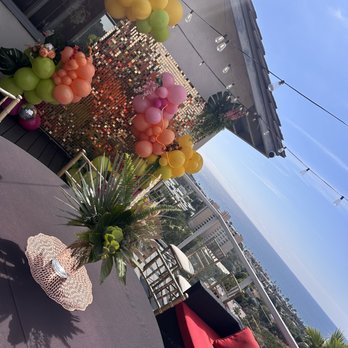 Balloon Bus - Balloon Services Near Me