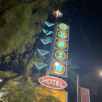 Oasis at Gold Spike - Cool glows - Hotels Near Me - Las Vegas, Nevada Oasis at Gold Spike - Cool glows - Hotels Near Me - Las Vegas, Nevada
