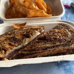 Rhody's Craft House & Grill - Reuben and chips