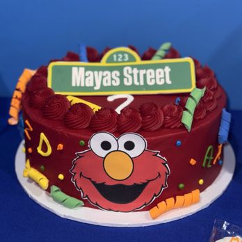 Karina's Bakery - The cake we were given, which is nothing like our reference picture. - Bakeries Near Me - Mundelein, Illinois