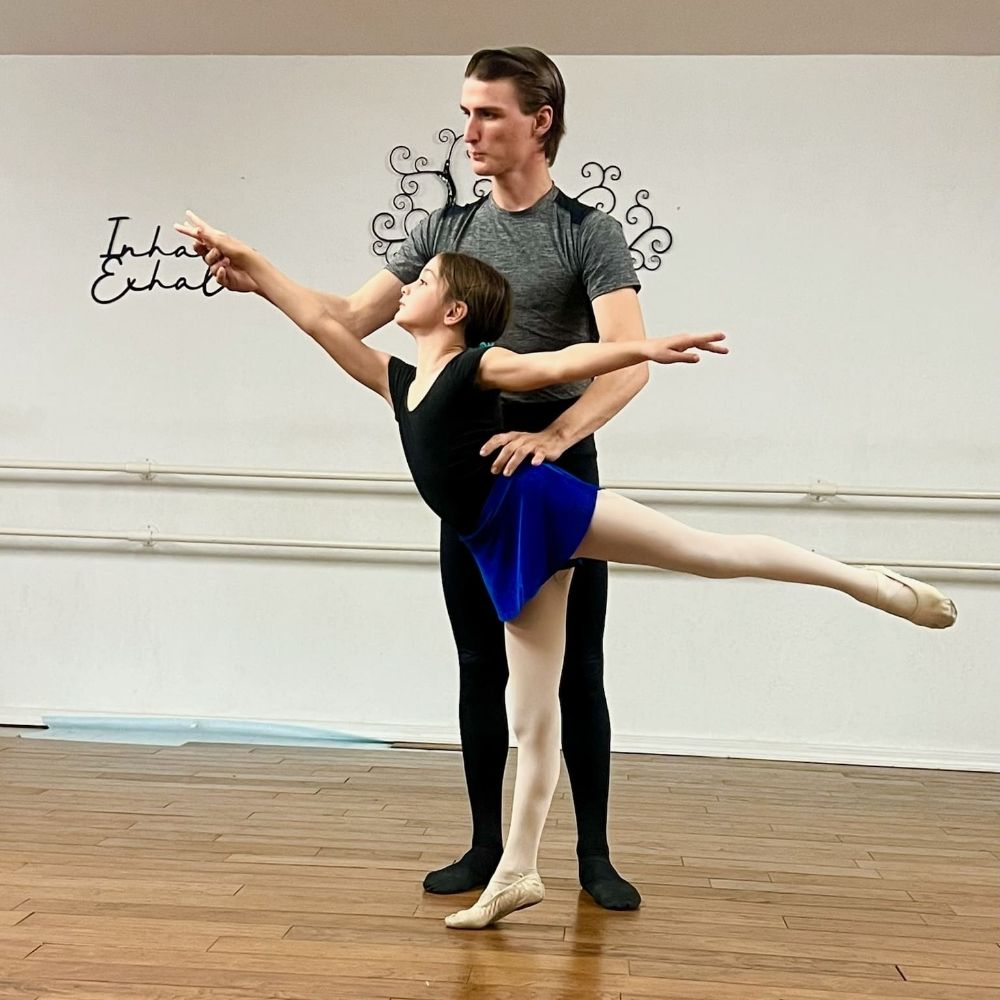 Proverb Ballet School Logo